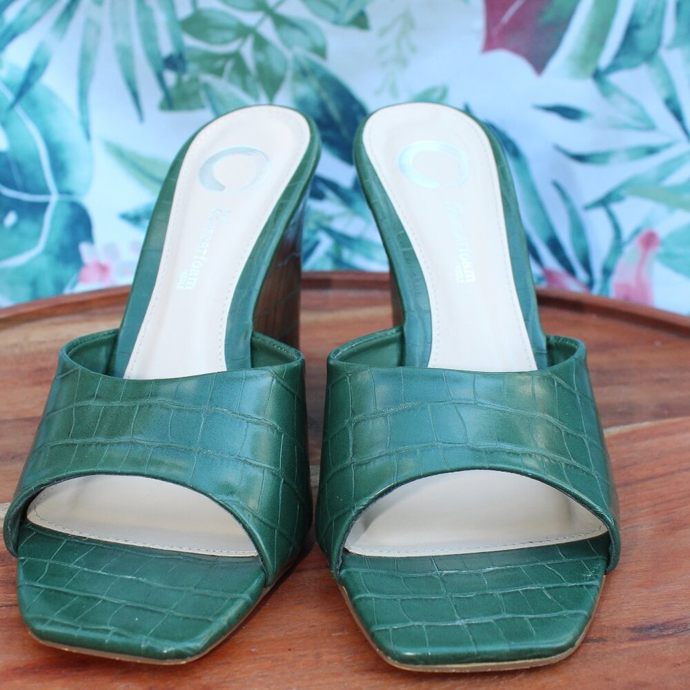 Journee Collection Emerald Green Croc-Embossed Wedges US 9 - Picture 3 of 9